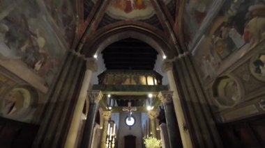 NARDO, İtalya - 13 Nisan 2025: Bakire Meryem 'in Varsayımına adanmış Roma Katolik Katedrali' nin iç görünümü