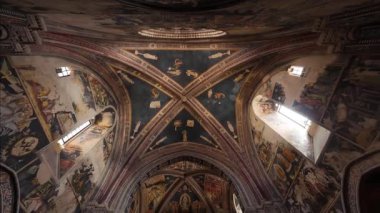 GALATINA, İTALYA - 16 Nisan 2025: Alesandria 'nın Santa Caterina kilisesinin fresk tavanı