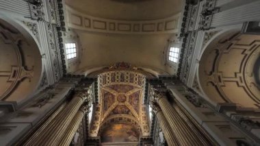 BOLOGNA, İtalya - 9 Eylül 2025: Saint Peter Metropolitan Katedrali İçişleri