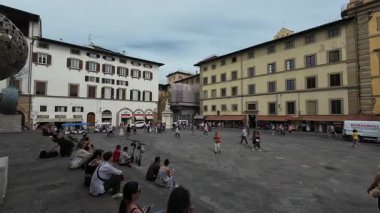 FLORENCE, ITALY - SEPTEMBER 8, 2025: people in front of  San Lorenzo Basilica