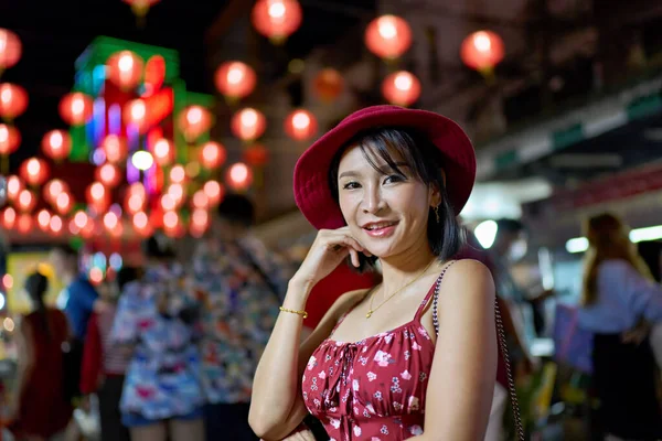Тайская Женщина Ночном Рынке Yaowarat Китай Город Бангкок Время Китайского — стоковое фото