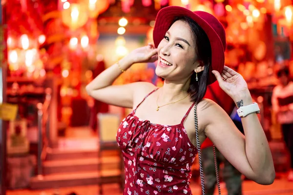 Счастливая Тайская Женщина Храме Yaowarat Китай Город Бангкок Время Китайского — стоковое фото