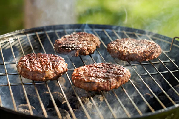 Hamburger Patties Being Grilled Charcoal Kettle Grill — Stock Photo, Image