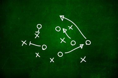 Tebeşirle çizilmiş bir futbol stratejisi. Strateji veya Planlama Yarışması Kavramı.