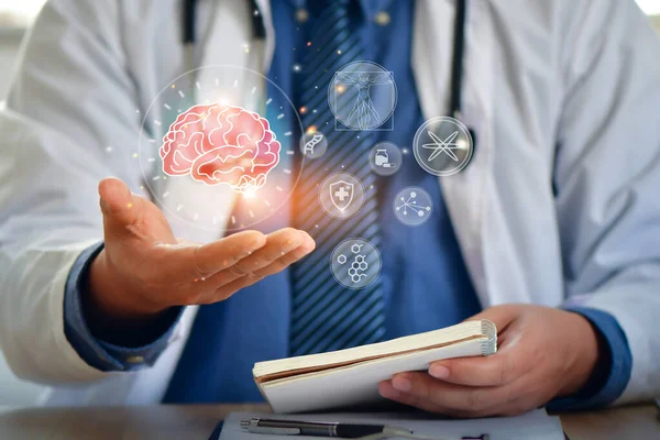 Médecin Chirurgien Neurologue Utilisent Robotique Technologie Médicale Diagnostiquer Examiner Cerveau Images De Stock Libres De Droits