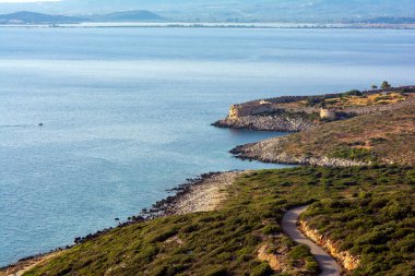 Messinia ilinin göbeğindeki ortaçağ Pylos kalesi, Moreloponnese, Yunanistan.