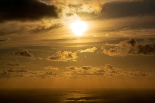 Céu Colorido Dramático Por Sol Com Nuvens Sobre Mar Pylos — Fotografia de Stock