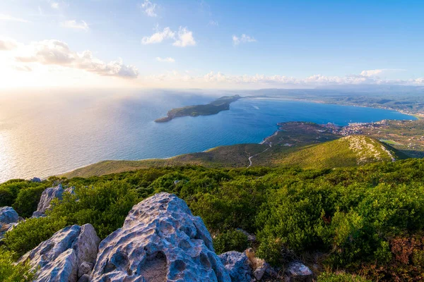 Konik Pitoresk Pylos Kasabasının Yakınlardaki Sfaktirias Adasının Messinia Ilinin Peloponnese — Stok fotoğraf