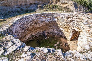 Mycenaean tholos tomb at Thorikos, Attica, Greece. The Mycenaean graves at Thorikos illustrate perfectly the evolution of tomb types.
