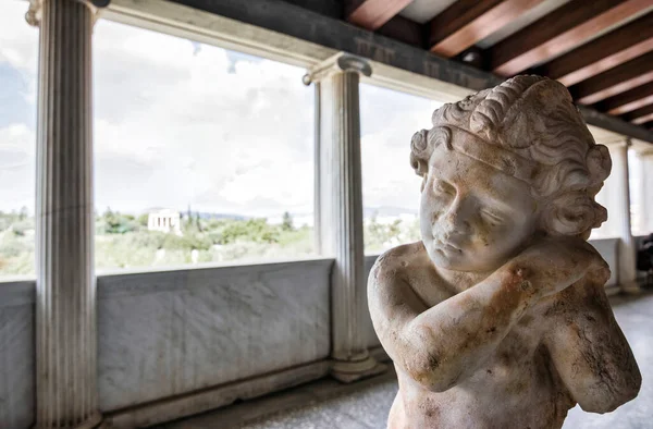 Starověká Socha Vystavená Stoa Attalos Aténách Řecku Stoa Byla Postavena — Stock fotografie