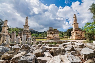 Yunanistan 'ın Atina Antik Agora kentindeki Agrippa heykellerinin Odeon' u. Antik Yunan agorasının en bilinen örneğidir..