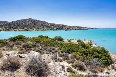 Girit, Yunanistan 'daki Bramian Gölü. Yapay Bramian Gölü 1986 yılında 30.000 dönüm Ierapetra 'nın tarım ihtiyaçlarını karşılamak için inşa edildi. Göl 1050 dönümlük bir alana ve 15 milyon metreküp kapasiteye sahiptir.