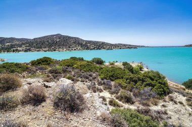 Girit, Yunanistan 'daki Bramian Gölü. Yapay Bramian Gölü 1986 yılında 30.000 dönüm Ierapetra 'nın tarım ihtiyaçlarını karşılamak için inşa edildi. Göl 1050 dönümlük bir alana ve 15 milyon metreküp kapasiteye sahiptir.