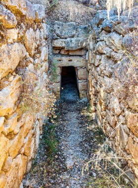 Achladia Minoan Tholos Mezarı Maronia 'nın yanında ve Yunanistan' ın Girit kentinde yer almaktadır.