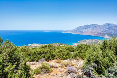 Doğu Girit 'te güzel bir Yunan deniz manzarası var. Yunanistan.