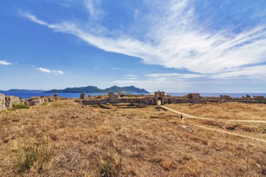 Methoni Kalesi 'nin panoramik manzarası. Kale, Yunanistan 'ın Messinia Moreloponnese kentindeki Methoni limanında bir ortaçağ kalesi..