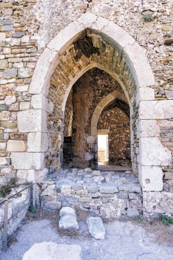 Güzel bir yaz gününde Methoni Kalesi manzarası, Messinia, Yunanistan.