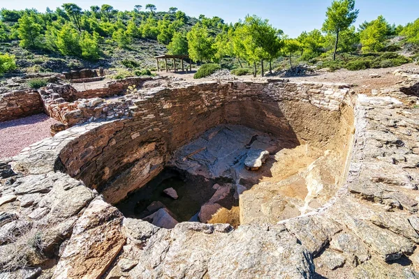 Lavrion Antik Gümüş Madenleri 'nin tarihi manzarası. Yunanistan.