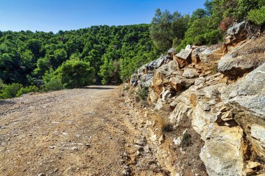 Atina, Attica ve Yunanistan 'daki Hymettus dağ çakıl yolu.