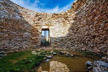 Mycenaean tholos tomb at Thorikos, Attica, Greece. The Mycenaean graves at Thorikos illustrate perfectly the evolution of tomb types.