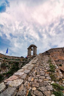 Yunanistan 'ın Palamidi kalesindeki çan kulesi. Palamidi, Yunanistan 'ın güneyindeki Mora bölgesinde, Nafplio kasabasında, Acronauplia' nın doğusunda bir kaledir..