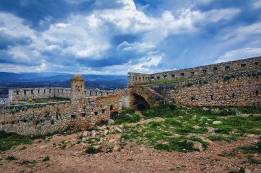 Yunanistan 'ın Nafplion kentindeki Palamidi kalesinin içi. Palamidi, Acronauplia 'nın doğusunda, Nafplio kasabasında bir kaledir. Kale Venedikliler tarafından inşa edildi..