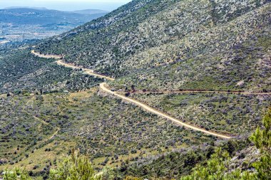 Atina, Attica, Yunanistan 'daki Hymettus dağlık ülke yolu.