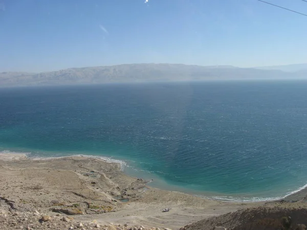 Ölü deniz ve sahil. İsrail
