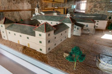 Carracedo Aziz Mary Manastırı 'nın maketi, El Bierzo, İspanya