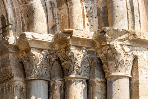 Carracedo, İspanya 'daki Saint Mary Manastırı' nın ortaçağ bölümündeki Roma başkentleri.