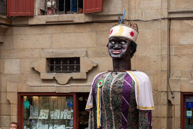 Santiago de Compostela, İspanya. Dia del Apostol 'daki Desfile de Cabezudos' un (Dev Kafalar Yürüyüşü) dev başları (Havari Günü))