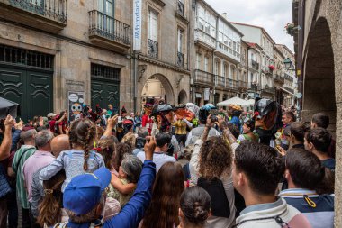 Santiago de Compostela, İspanya. Dia del Apostol 'daki Desfile de Cabezudos' un (Dev Kafalar Yürüyüşü) dev başları (Havari Günü))