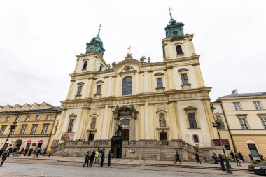 Varşova, Polonya. Krakowskie Przedmiescie Caddesi 'ndeki Kutsal Haç Kilisesi' nin ana cephesi.