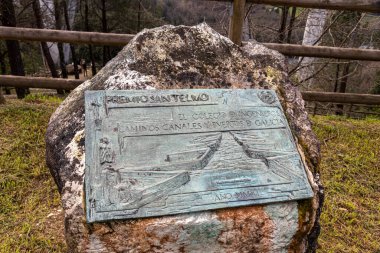 Bir Ponte Ulla, İspanya. Miradoiro de Gundian bakış açısında bilgi işareti