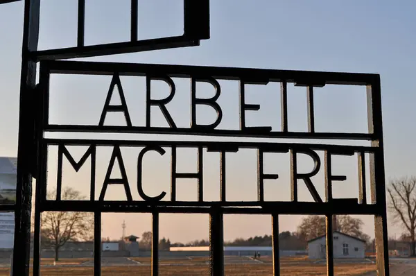 stock image Oranienburg, Germany. The inscription Arbeit macht frei (Work makes one free) at the entrance gate of Sachsenhausen concentration camp