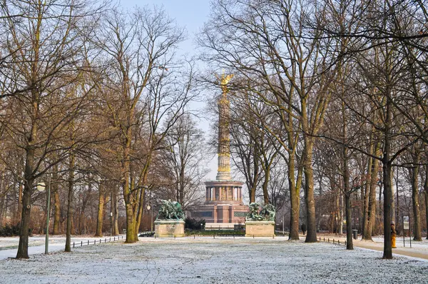 stock image Berlin, Germany. The Siegessaule (Victory Column), as seen from Tiergarten park on a snowy winter day