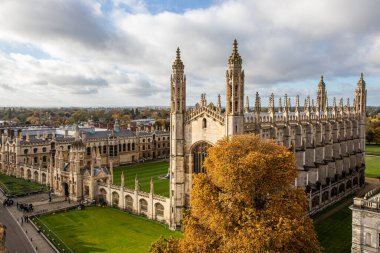 Cambridge, İngiltere. Cambridge Üniversitesi 'ndeki King' s College Kilisesi 'nin havadan görünüşü, Gotik bir İngiliz kilisesi.