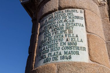 Madrid, İspanya. Giambologna ve Pietro Tacca 'nın büyük bir simgesi olan Plaza Belediye Başkanı' nda III. Philip 'in binicilik heykelinin yayası.
