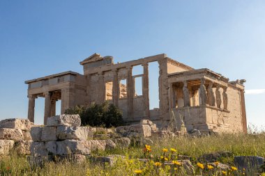 Atina, Yunanistan. Athena Polias Tapınağı, Akropolis 'in kuzey tarafındaki antik Yunan İyonik tapınak-telsteryonu.