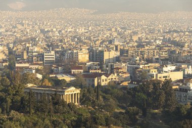 Atina, Yunanistan. Areopagus 'tan, Hephaestus Tapınağı veya Hephaisteion ile Atina' daki Antik Agora 'nın hava görüşleri