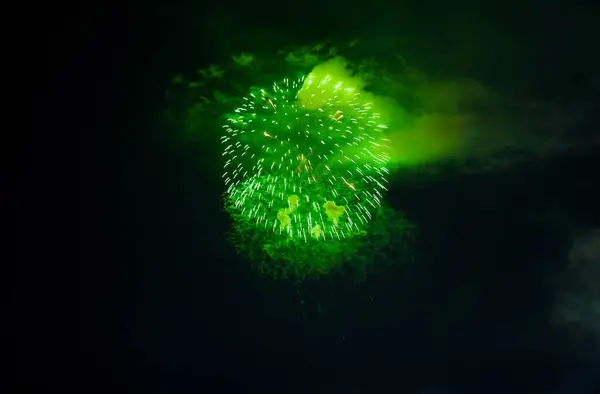 Havai fişek Festivali hafif renkli