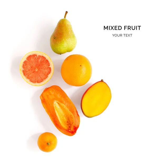 Creatieve Lay Out Gemaakt Van Sinaasappel Papaja Grapefruit Mango Peer — Stockfoto