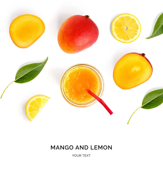 Креативная Макет Манго Смузи Плоский Лежал Концепция Питания Манго Лимон — стоковое фото