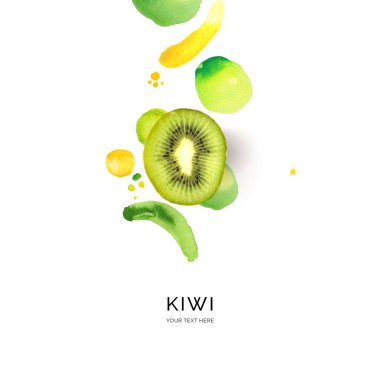 Beyaz arka planda suluboya lekeleri olan kividen yapılmış yaratıcı bir düzen. Düz yatıyordu. Yiyecek konsepti.