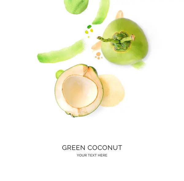 创意布局由绿色椰子与水彩斑斓的白色背景 平躺在床上粮食概念 — 图库照片