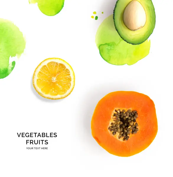 Creatieve Lay Out Van Papaja Avocado Citroen Witte Achtergrond Plat Stockfoto