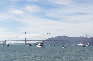 Hava Şovu, Boeing F / A-18 Süper Yaban Arısı, San Francisco Altın Köprüsü