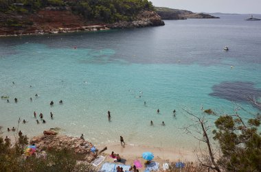 İbiza, İspanya - 30 Ağustos 2022: Cala Saladeta manzarası