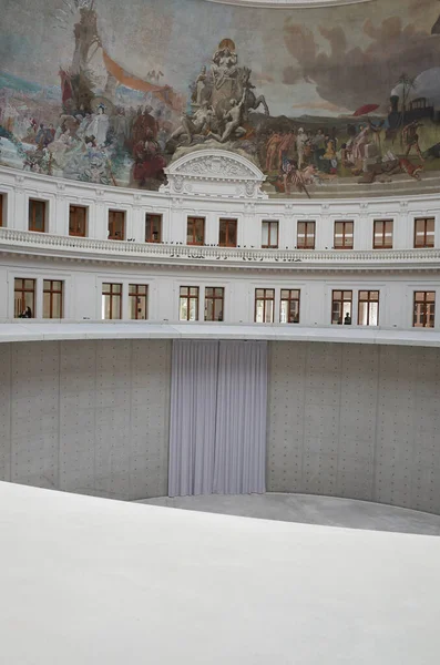 Paris, Fransa - 29 Eylül 2022: Bourse de Commerce - Pinault Koleksiyonu İçişleri