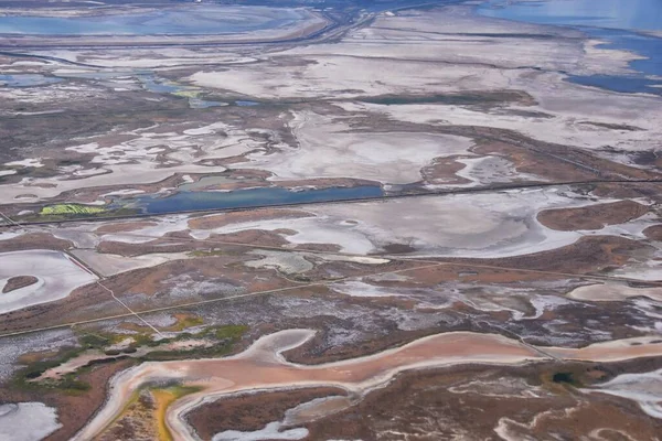 Büyük Salt Lake, göl manzarası ve çevre manzarası. Salt Lake Şehri, Utah, Amerika.